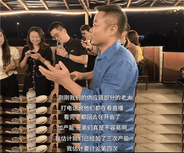小鵬P7+大定破3萬臺！何小鵬吃燒烤慶功 還發(fā)了大紅包