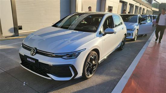 換裝1.5T發動機 新款大眾高爾夫家族亮相