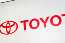 跨国汽车巨头利润下滑，日系车联手反击电动化挑战