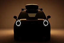 “江淮钇为3改装版广州车展亮相：黑金涂装+车顶行李架”