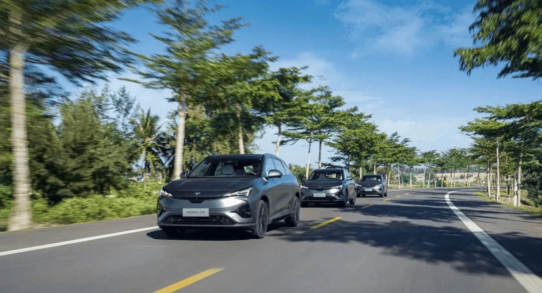 進(jìn)擊的Robotaxi，商業(yè)化之路還遠(yuǎn)嗎？