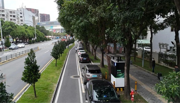 路邊停車3分鐘充電150公里：深圳首座路側超充站試運營