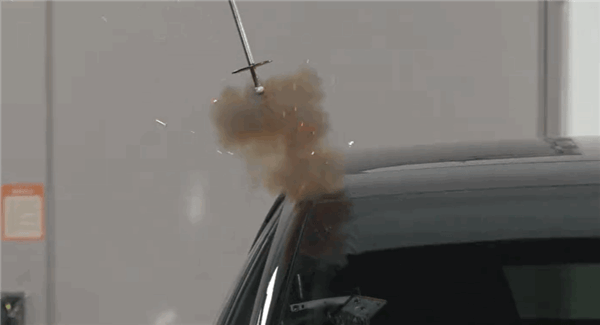 極越07經(jīng)歷兩次雷擊測試：全車正常工作 一個故障碼都沒