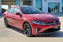 新款大眾Jetta實車 外觀重點煥新 海外起售價下探 能延續神話嗎？