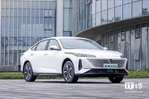 长安欧尚520纯电轿车亮相：515公里续航+2分钟换电技术