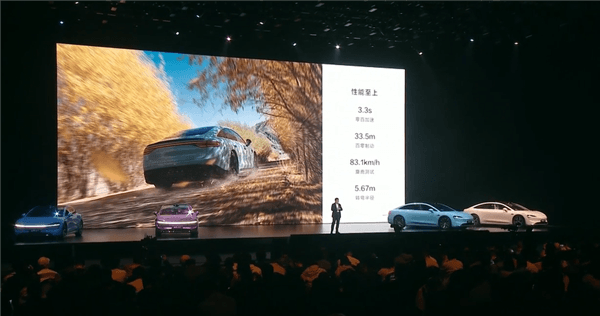 全新800V 智界新S7入門就配82度大電池：能跑705km