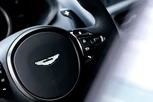 阿斯顿·马丁筹资2.1亿英镑加速电气化战略，2026年推首款电动车