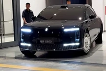 鸿蒙智行尊界S800动态视频曝光