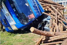被貨車壓頂車主無傷！陶琳：買車就選特斯拉 只講硬道理