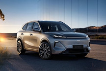 吉利银河星舰7 EM-i上市，续航1420km油耗仅3.75L/100km