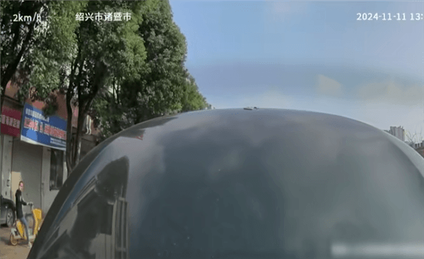 零跑C10碰撞后剎車失靈 女車主：撞完后慢慢滑行才停下來