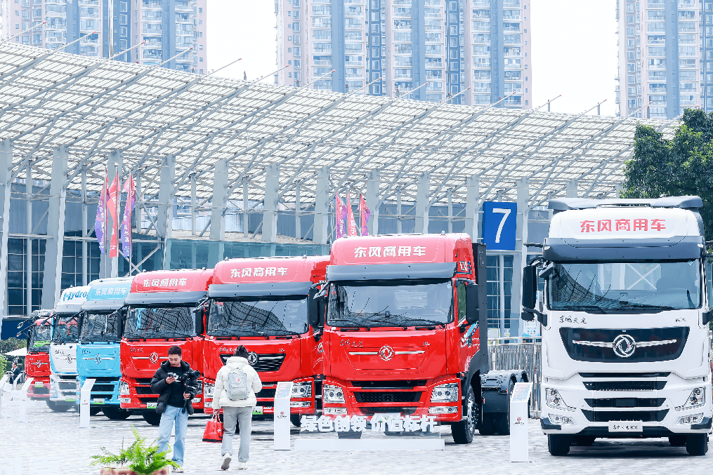 東風(fēng)商用車2025年度合作伙伴大會(huì)成功召開，2025年目標(biāo)銷量13.1萬臺(tái)