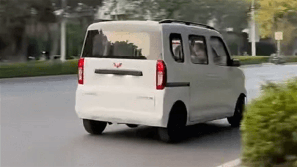 中國人自己的K-car！全新五菱之光EV亮相街頭：預(yù)計明年上市開售