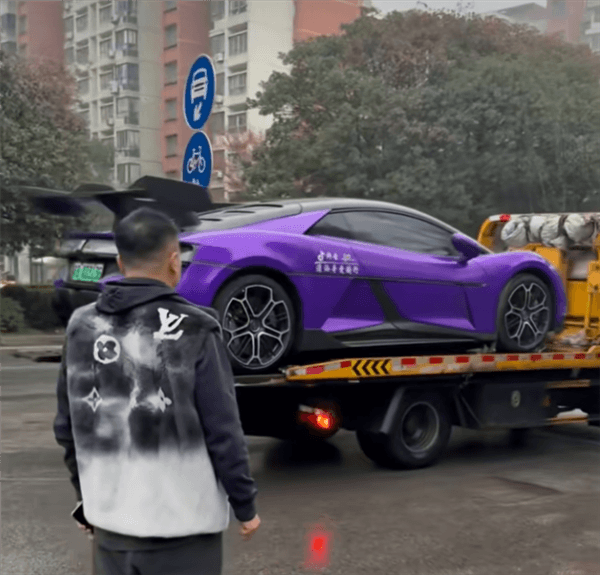 車主200萬買的仰望U9 被租賃公司出租后暴力拆解