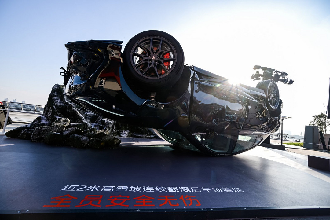 行業(yè)首個“破爛”藝術(shù)展解密“智己十萬臺零自燃”