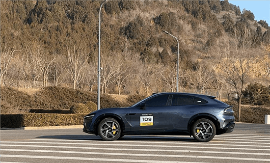兼顧運動與實用 小米YU7實車圖首次曝光