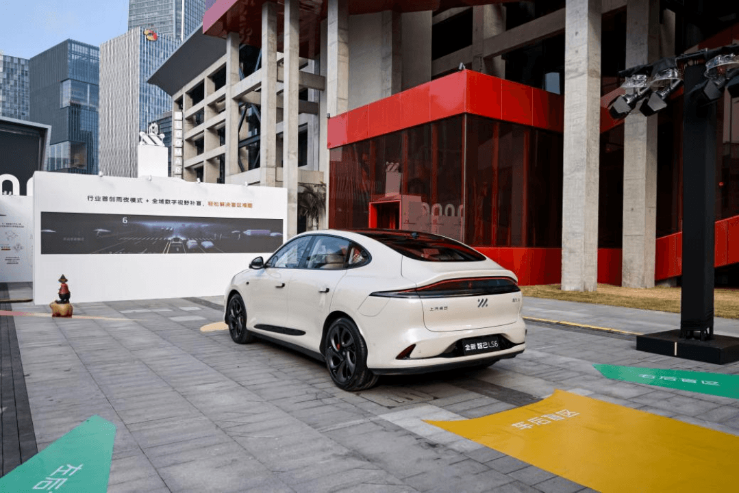 智己汽車：我可以“破爛”，但你必須安全