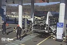 韩国氢燃料公交车加氢站爆炸 3人重伤 忠州市暂停运营