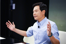 雷軍回應股價暴跌：年年難過年年過