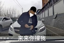 口出狂言 奔驰车主压黄线逆行故意不让
