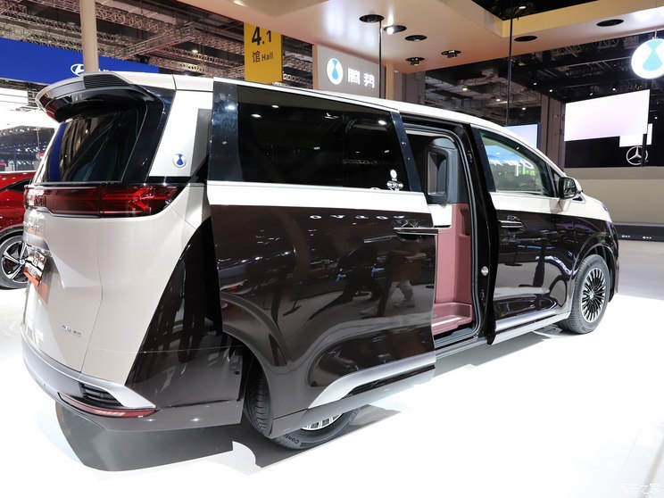 騰勢汽車 騰勢D9 2023款 PREMIER 創(chuàng)始版
