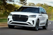 更换全新家族式设计 新款林肯飞行家发布