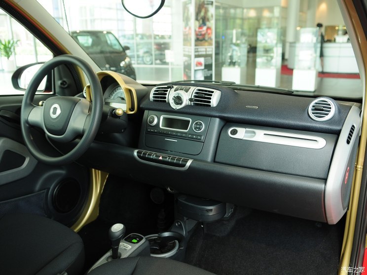 smart(進(jìn)口) smart fortwo 2012款 1.0 MHD龍年特別版