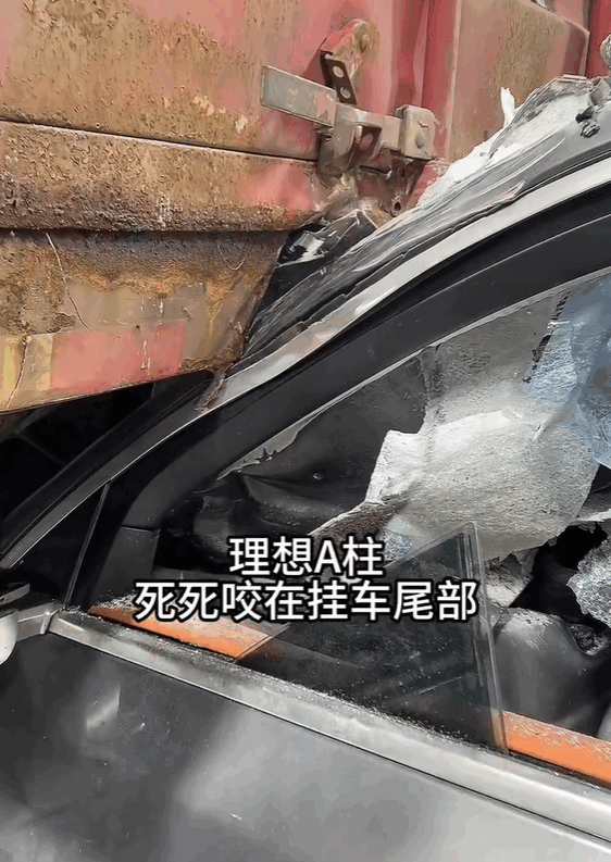 網紅實測理想L7追尾半掛車：A柱挺住了 沒斷