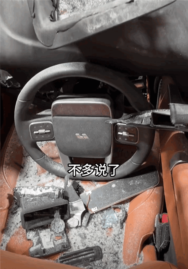 網紅實測理想L7追尾半掛車：A柱挺住了 沒斷