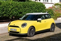 续航超300公里 全新MINI COOPER E亮相
