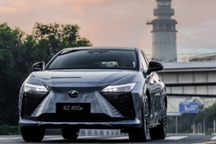 好开又舒适的豪华电车，极星4和雷克萨斯RZ你选谁？