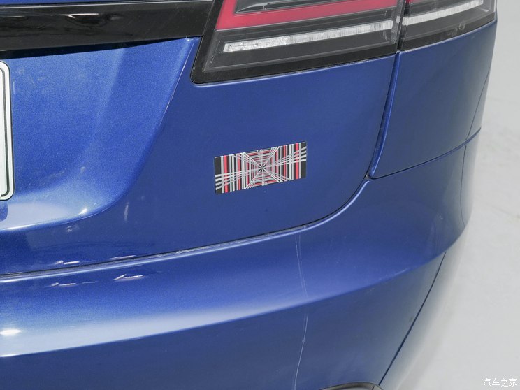 特斯拉（進(jìn)口） Model S 2023款 三電機(jī)全輪驅(qū)動(dòng) Plaid版