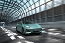 2024款深蓝SL03纯电版上市 售15.69-17.39万