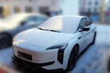 采用全新设计风格 红旗EH7无伪谍照曝光