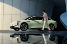 最高续航里程可达800km 红旗EH7官图发布