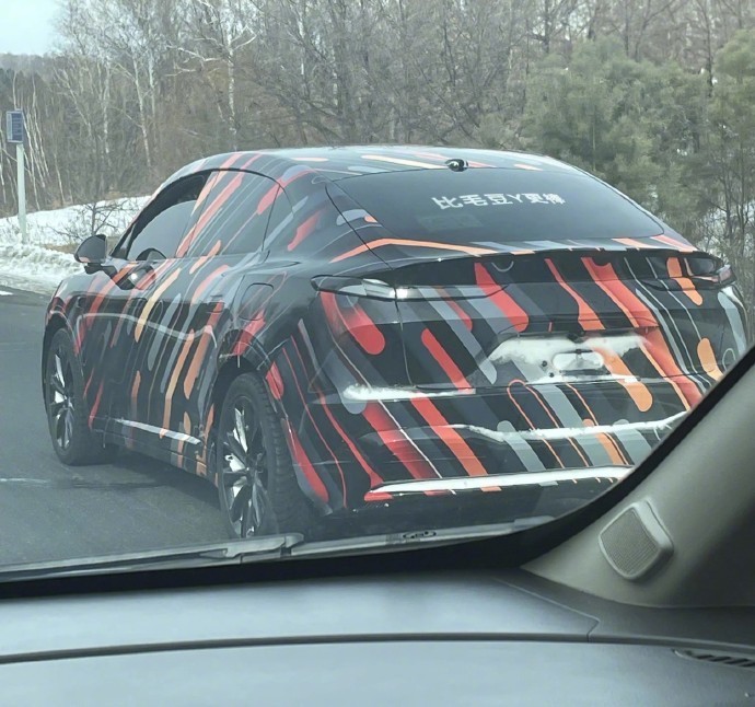 網(wǎng)傳蔚來第二品牌首款車型測試諜照 圖源：網(wǎng)絡(luò)