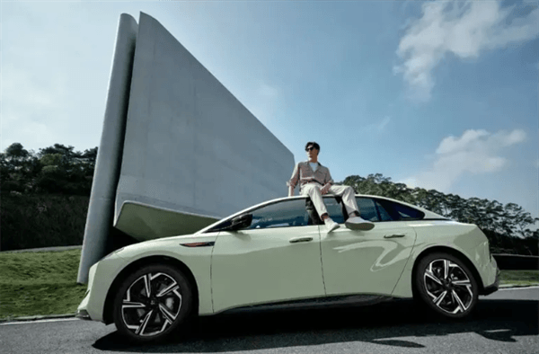 比亞迪漢EV同級(jí)！紅旗EH7上市定檔3月20日：續(xù)航可達(dá)800km