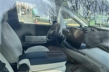 极氪全新MPV内饰曝光:前排可切换三人座