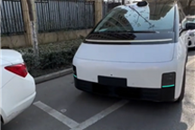 车长超5.3米的理想MEGA好停车吗 车主实测：根本不用自己动