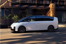 李斌回应蔚来员工不得参与理想MEGA舆论传播：有这个要求