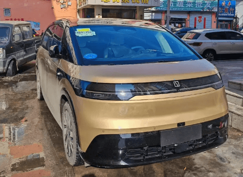 極氪全新“寶寶巴士”MIX實車曝光！定位跨界SUV 有望北京車展首發(fā)
