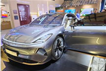 对开门 自带彩电沙发!创维首款轿车SKYHOME亮相AWE 2024