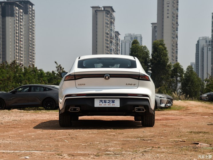 長(zhǎng)安汽車(chē) 長(zhǎng)安UNI-V 2024款 1.5T 尊享型