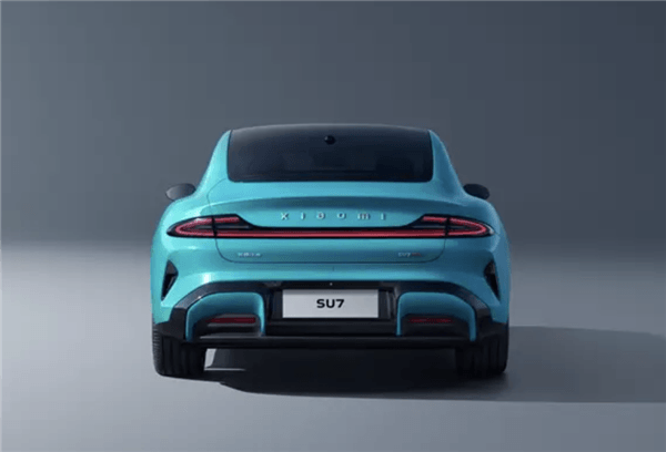 小米車SU7、特斯拉Model Y同框多角度實拍：誰更好看