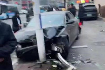 已致3人遇难!沈阳一轿车冲入人行道