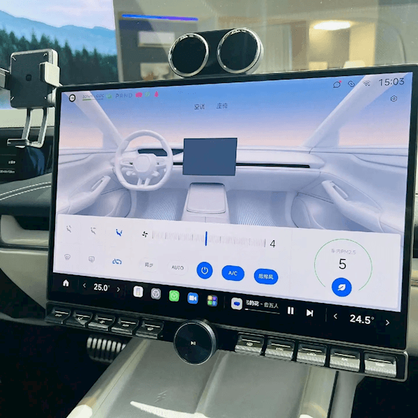 小米汽車SU7內(nèi)飾全曝光：車機屏還能原廠自帶手機支架