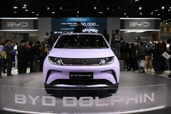 泰國(guó)一度假村購(gòu)買(mǎi)一批比亞迪海豚：拆掉車(chē)門(mén)開(kāi)