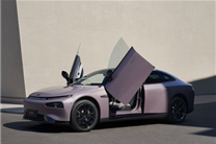 新增两种配色+剪刀门！小鹏P7i鹏翼版单电机版亮相