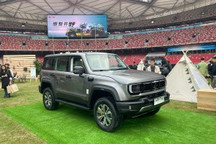 全新BJ40刀锋英雄版预售 售价18.98万-20.98万元