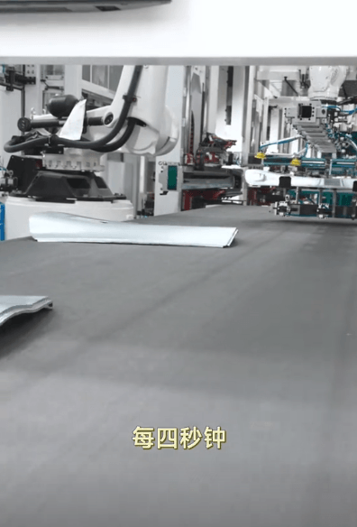 親自揭秘小米汽車涂裝車間！雷軍：SU7“鏡面級”漆面是不是特別高級
